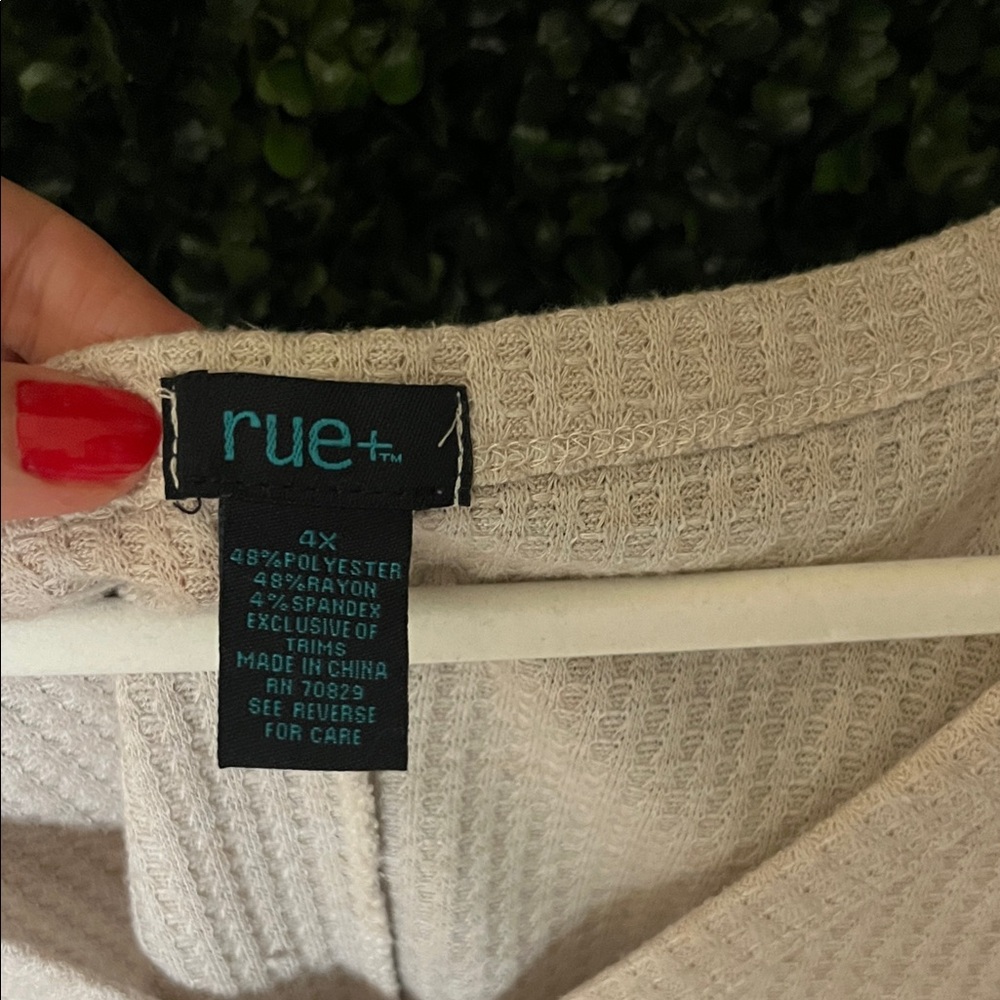 Rue21 Cream Long Sleeve Button-Up Top - Picture 2 of 3